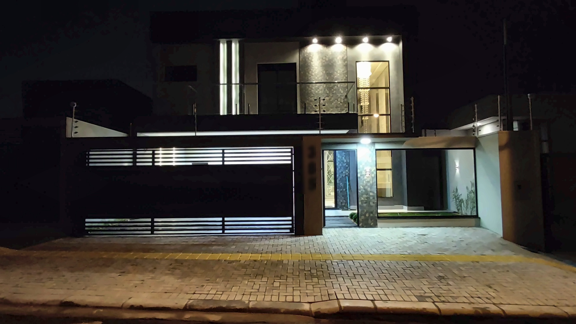 Fachada final da residência de alto padrão em Foz do Iguaçu